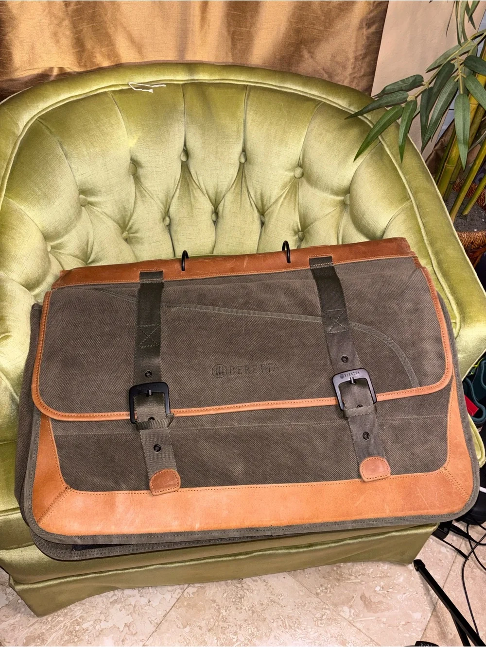 Beretta XLarge Travel Shoulder Bag Tan Velveteen & Leather Trim 25”X18”X10”